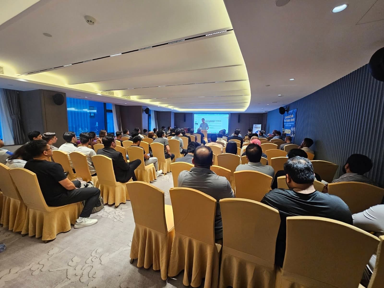 Live workshop moment from an Extreme Commerce event abroad